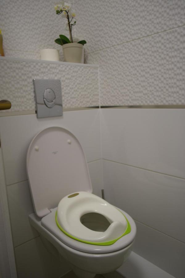 Cozy Apartment In The Downtown Győr Eksteriør bilde