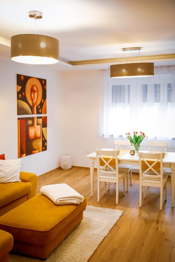 Cozy Apartment In The Downtown Győr Eksteriør bilde